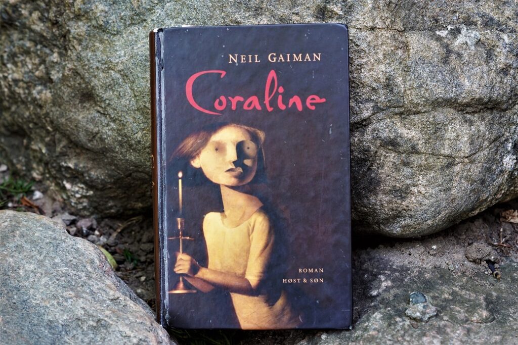 Review: Coraline by Neil Gaiman - Books By Kimi
